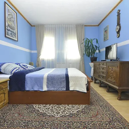 Aida Villa
